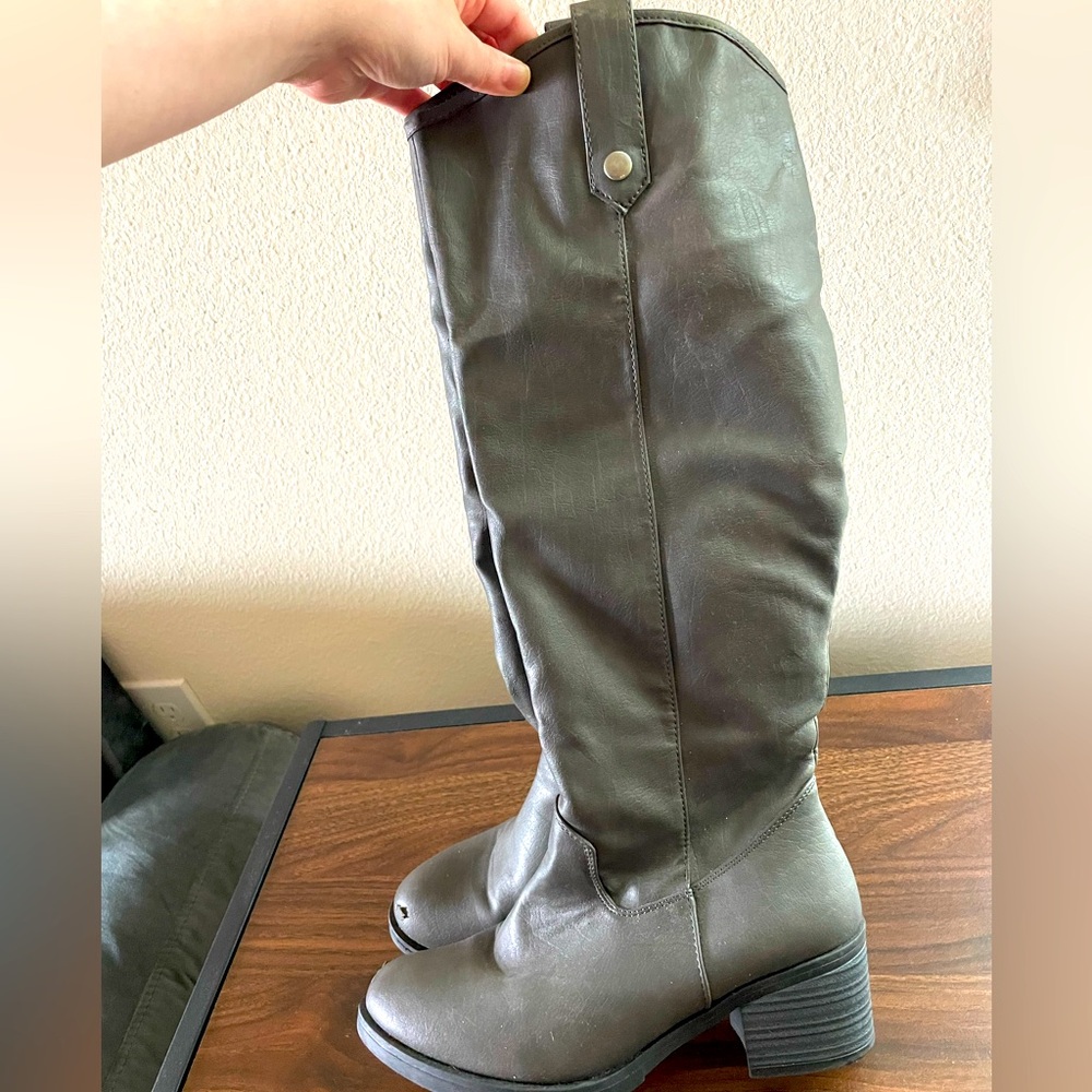 Rampage Grey Leather Riding boots, size 6.